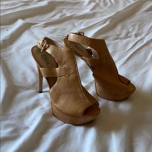 Guess tan heeled sandal